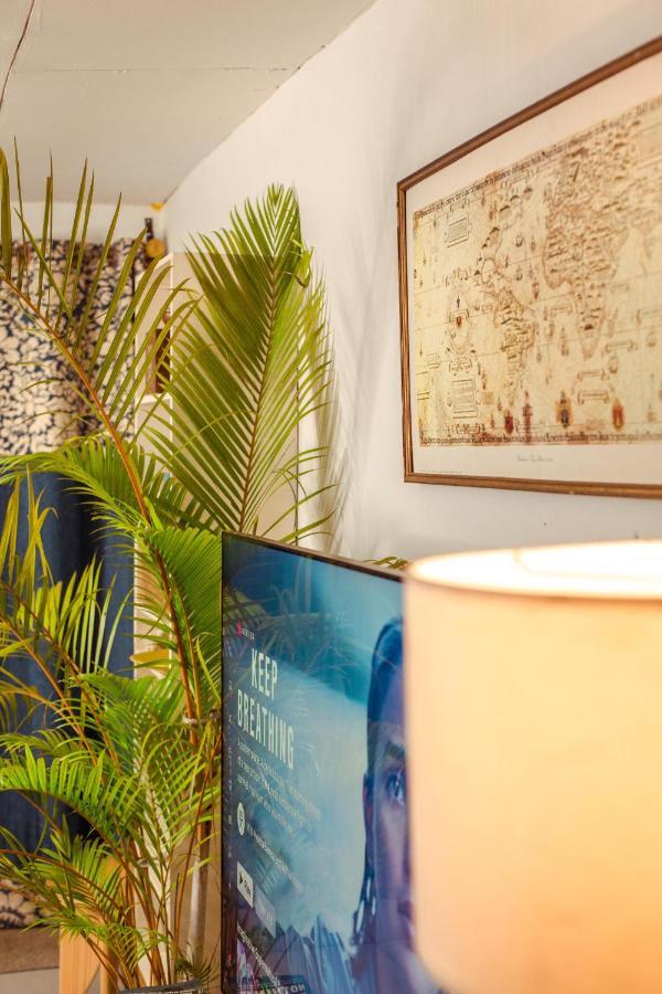 Bed and Breakfast Palm Springs Bed & Breakfast Limbe Exterior foto