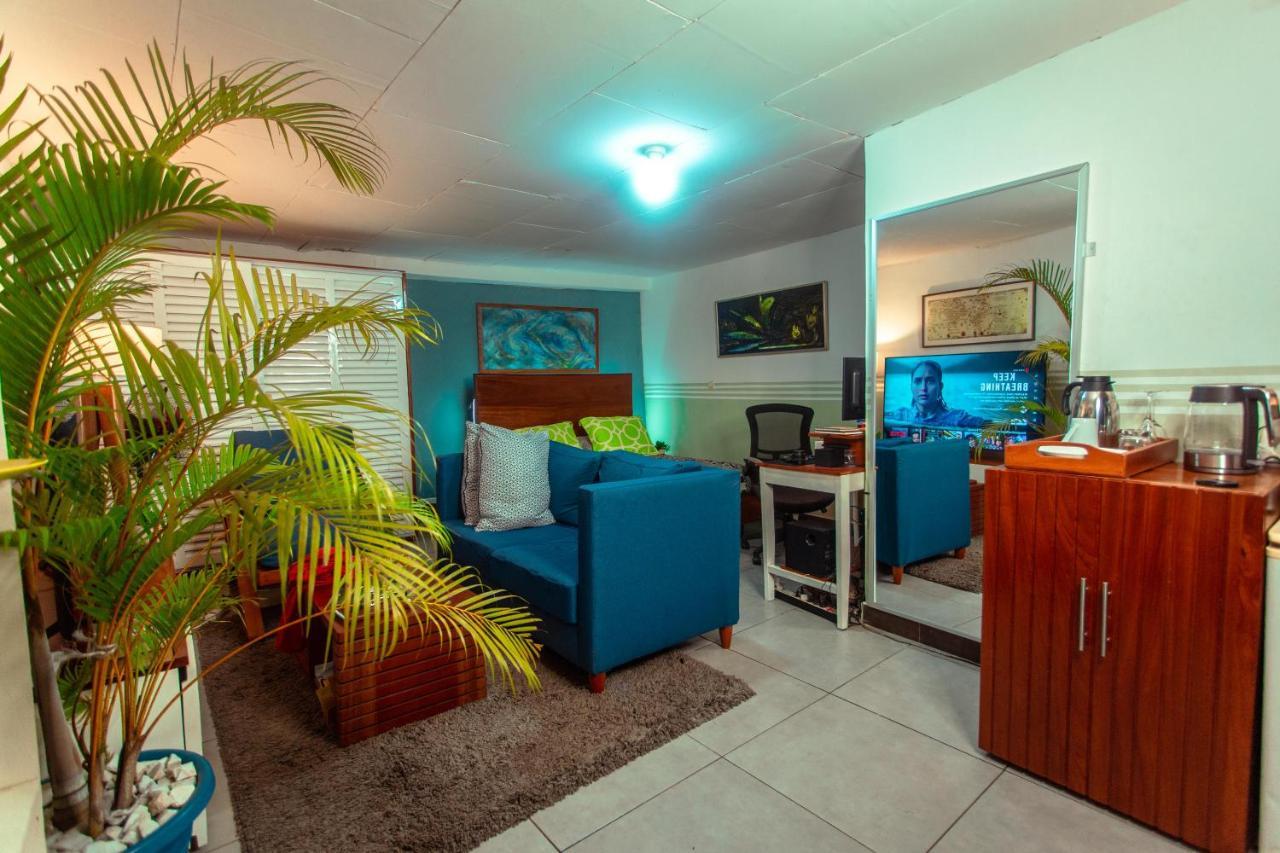 Bed and Breakfast Palm Springs Bed & Breakfast Limbe Exterior foto